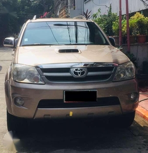 SELLING Toyota Fortuner 2006