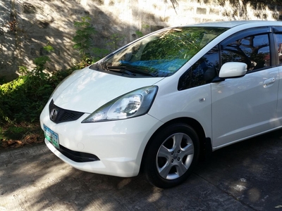 Selling White 2010 Honda Jazz Hatchback in Quezon City
