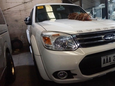Selling White Ford Everest 2015 Automatic Diesel in Manila