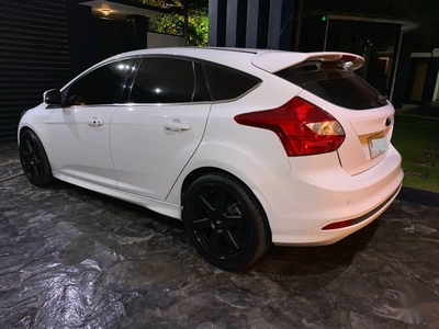 Selling White Ford Focus 2014 in Parañaque