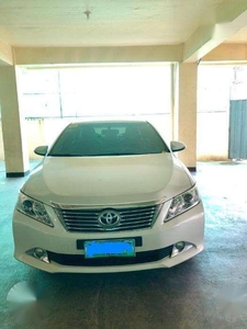 Toyota Camry 2012 2.5V Pearl White Low Mileage