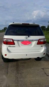Toyota Fortuner 2009 AT White SUV For Sale