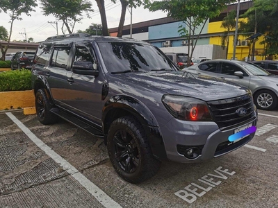 Selling White Ford Everest 2012 in Manila