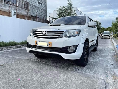 Selling Pearl White Toyota Fortuner 2015 in Quezon City