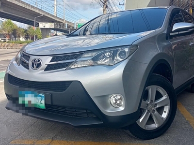 Selling Silver Toyota Rav4 2013 in Manila