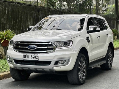 Selling White Ford Everest 2022 in Cainta