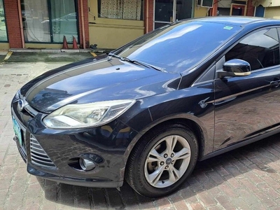 Selling White Ford Focus 2013 in Pasig