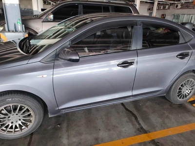 Selling White Hyundai Accent 2019 in Pasay