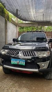 Selling White Mitsubishi Montero sport 2013 in Manila