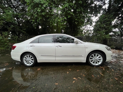 Selling White Toyota Camry 2007 in Makati