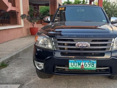 Black Ford Everest 2012 for sale in Manual