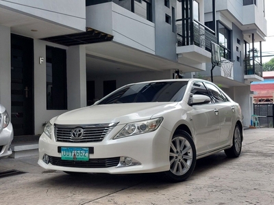 Pearl White Toyota Camry 2013 for sale in Quezon City
