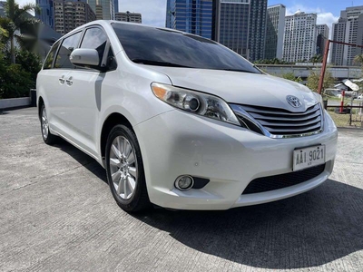 Pearl White Toyota Sienna 2014 for sale in Automatic