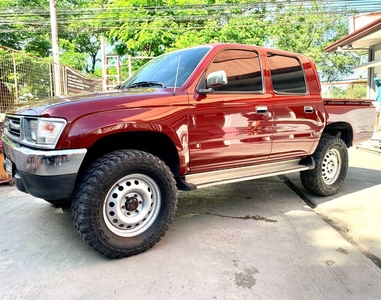 Red Toyota Hilux 2000 for sale in Angeles
