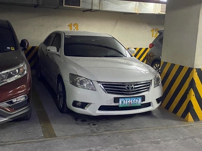 Sell Pearl White 2010 Toyota Camry in Quezon City