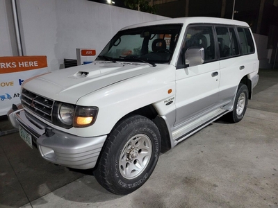 Sell White 2001 Mitsubishi Pajero in Mandaluyong