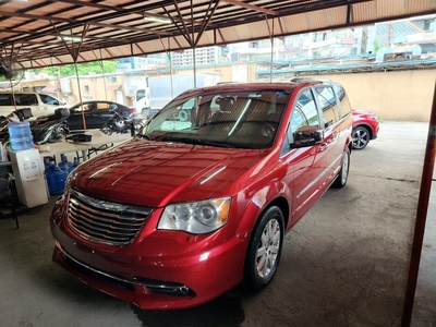 Sell White 2013 Chrysler Town And Country in Pasig