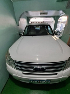 Sell White 2013 Ford Everest in Dasmariñas