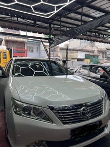 Sell White 2013 Toyota Camry in Pasig
