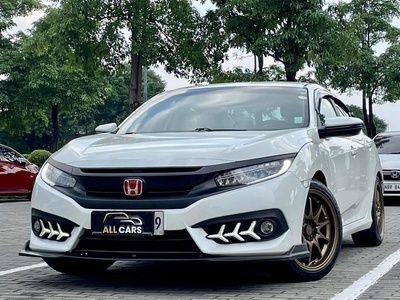 Sell White 2016 Honda Civic in Makati