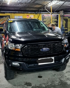 Selling Black Ford Everest 2016 in Pasay
