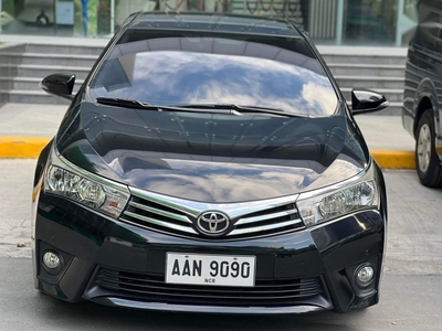 Selling Black Toyota Corolla Altis 2014 in Manila