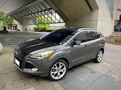 Selling Grey Ford Escape 2016 in Makati