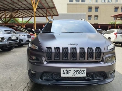 Selling Silver Jeep Cherokee 2014 SUV / MPV in Manila