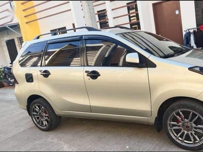 Selling Silver Toyota Avanza 2014 in Pasay