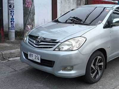 Selling Silver Toyota Innova 2011 in Quezon City