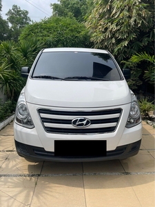 Selling White Hyundai Starex 2018 in Quezon City