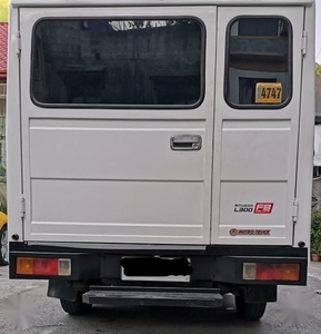 Selling White Mitsubishi L300 2016 in Marikina