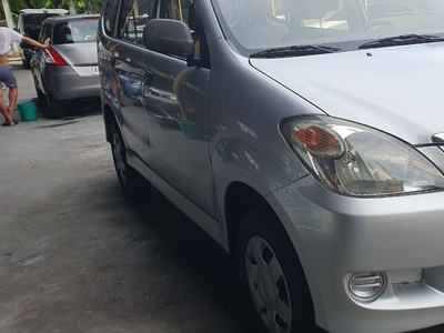 Selling White Toyota Avanza 2008 in Manila