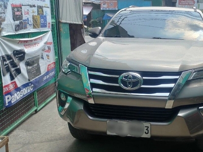 Selling White Toyota Fortuner 2018 in Manila