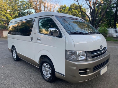 Selling White Toyota Hiace 2010 in Quezon