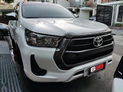 Selling White Toyota Hilux 2021 in Quezon