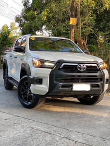 Selling White Toyota Hilux 2022 in Pasay