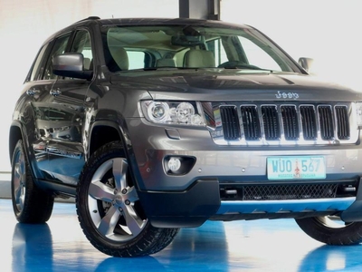 Silver Jeep Grand Cherokee 2014 for sale in Quezon