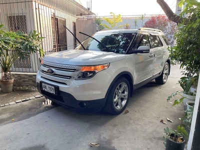 White Ford Explorer 2015 for sale in Automatic