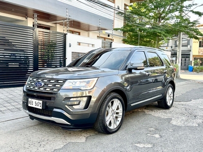 White Ford Explorer 2017 for sale in Automatic