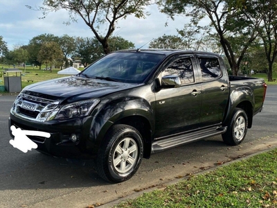 White Isuzu D-Max 2015 for sale in Automatic