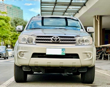 White Toyota Fortuner 2011 for sale in Makati