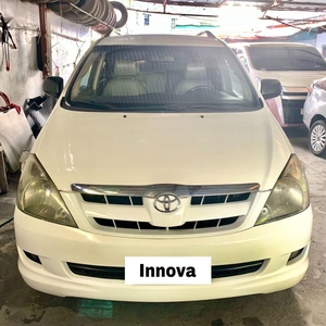 White Toyota Innova 2005 for sale in Quezon