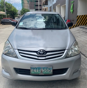 White Toyota Innova 2009 for sale in Automatic