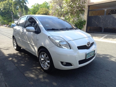 White Toyota Yaris 2010 for sale in Automatic