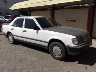 1988 MERCEDES BENZ W124 300 Diesel Matic with extra parts