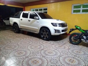 2014 Toyota Hilux 4x2 2.5G AT FOR SALE