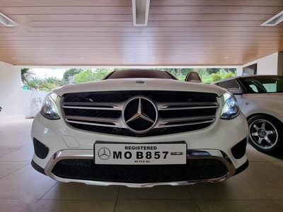 Selling White Mercedes-Benz GLC200 2018 in Santa Maria