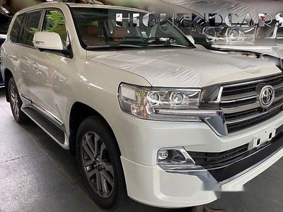 Selling White Toyota Land Cruiser 2019 Automatic Diesel