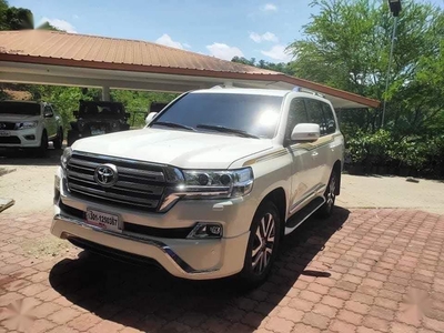 Selling White Toyota Land Cruiser 2019 in Manila